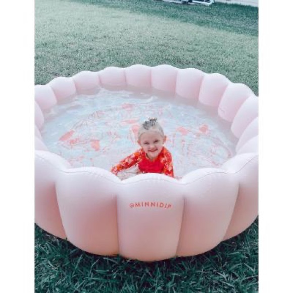 Blushing Palms Pool (PINK) - Picture 8 of 10